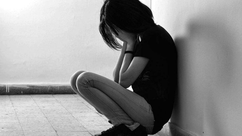 999 Hình ảnh phụ nữ buồn làm avatar, đăng status tâm trạng
