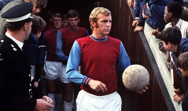 Sự Nghiệp Bobby Moore - Cựu Cầu Thủ Bóng Đá Xuất Sắc Người Anh