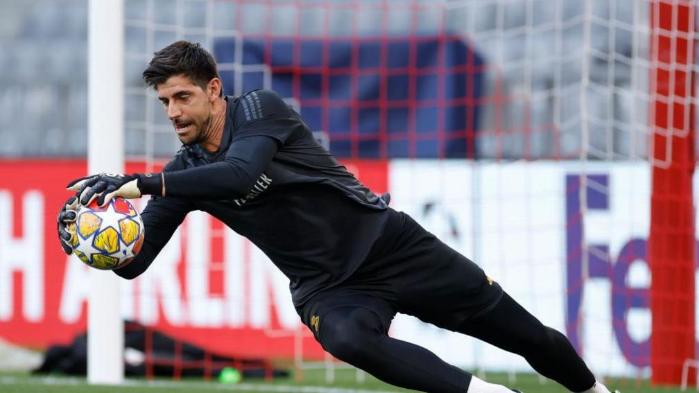 Thibaut Courtois: thủ môn người Bỉ bị loại khỏi Euro 2024 - BBC Sport