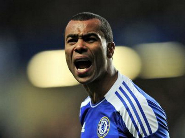 Ashley Cole sẵn sàng rời Chelsea