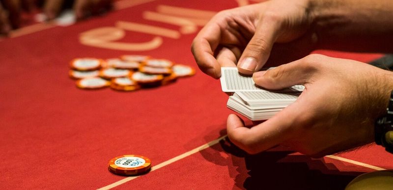 Ante trong poker là gì? Tầm quan trọng và tác dụng đặc biệt của tiền tố