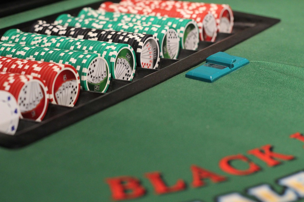 What are Blackjack Peekers and How to Use Them