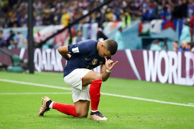 Tạo dáng ăn mừng bàn thắng độc đáo của Mbappe - Đời sống