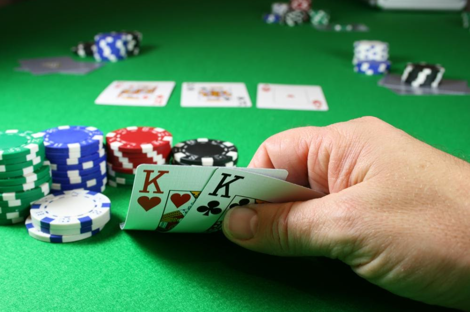 Rake trong poker là gì? Tác động của nó đến người chơi