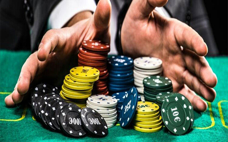Kinh nghiệm quản lý tiền poker thông minh để tránh bị cháy túi