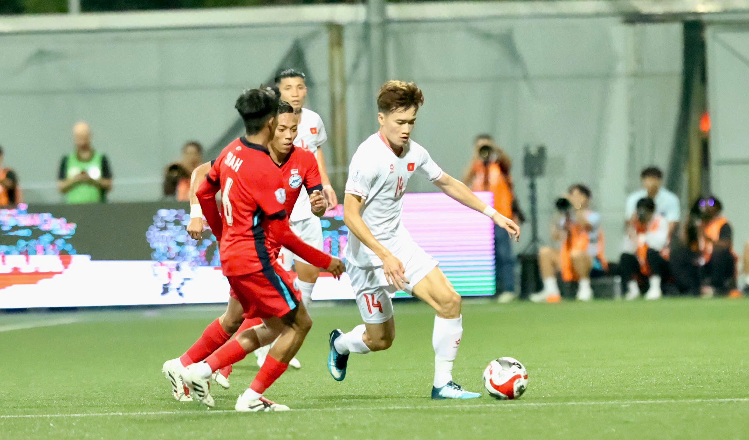 Đội tuyển Việt Nam một tay nắm vé vào chung kết AFF Cup, ba vấn đề của HLV Kim