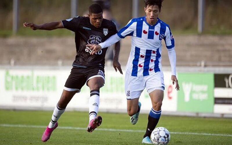 Cầu thủ bóng đá Việt Nam thi đấu ở nước ngoài