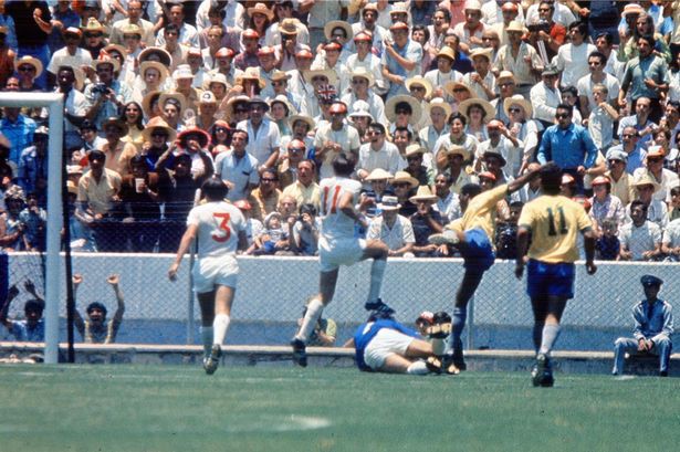 Video 50 bàn đẹp nhất lịch sử World Cup: Bàn siêu tốc của Jairzinho