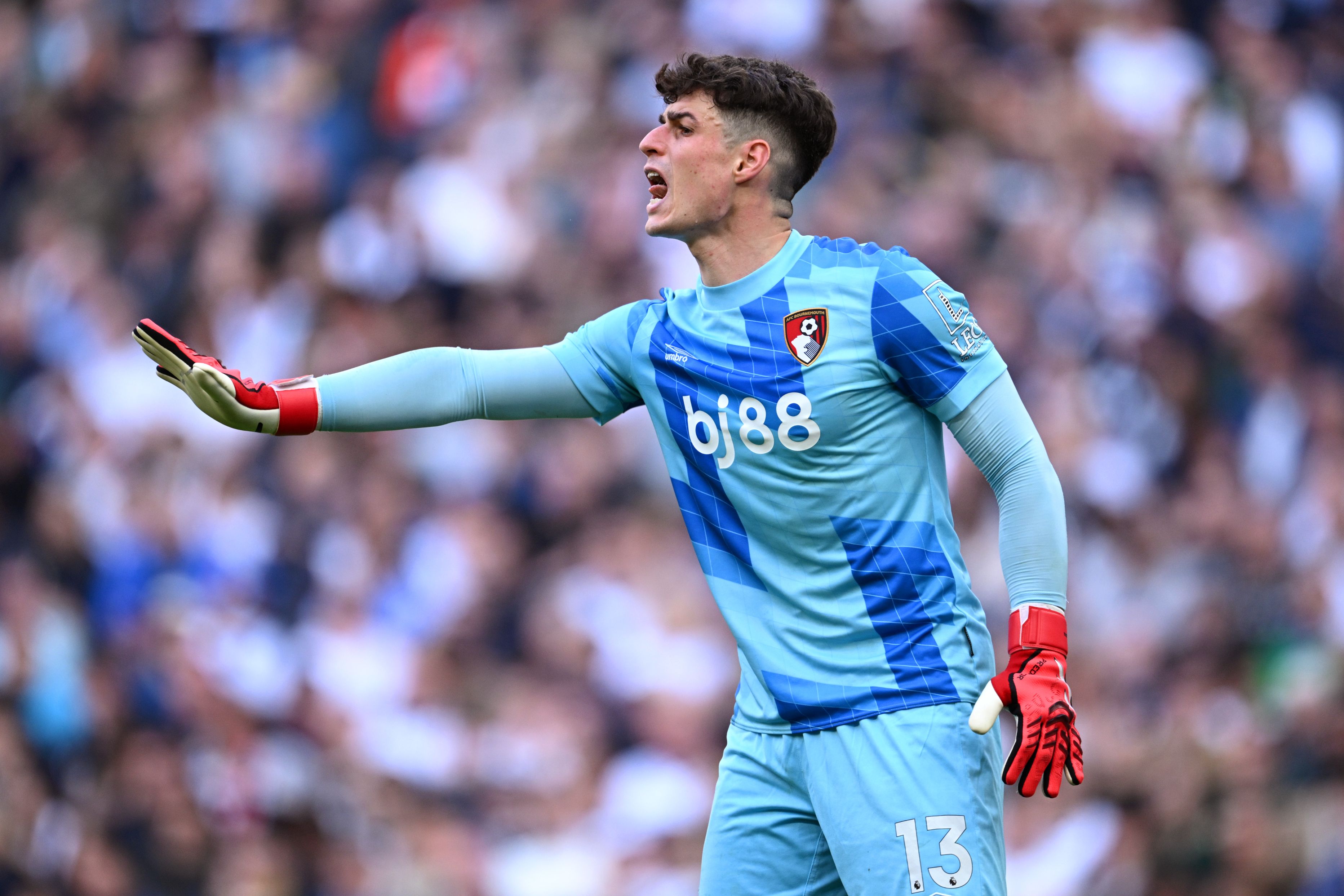 Kepa Arrizabalaga thể hiện bản lĩnh trên sân cỏ